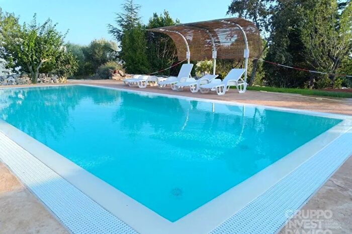 Casa con 7 locali in vendita in Ostuni