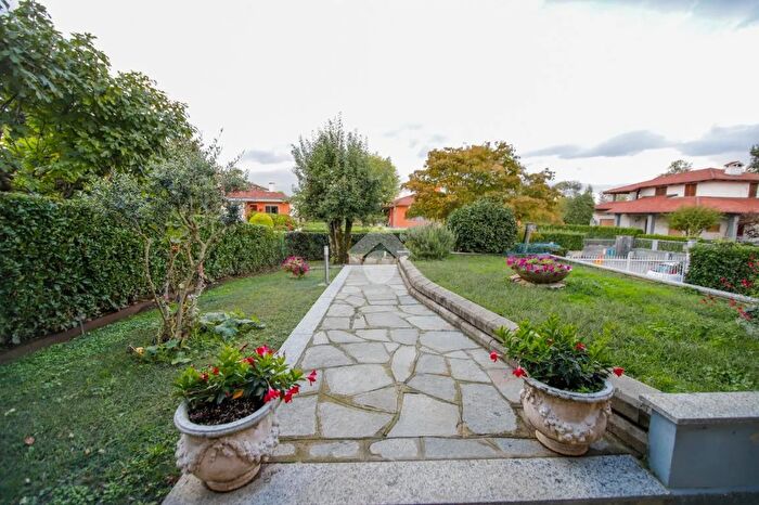 Casa con 7 locali in vendita in Viale Paradiso, Rivarossa