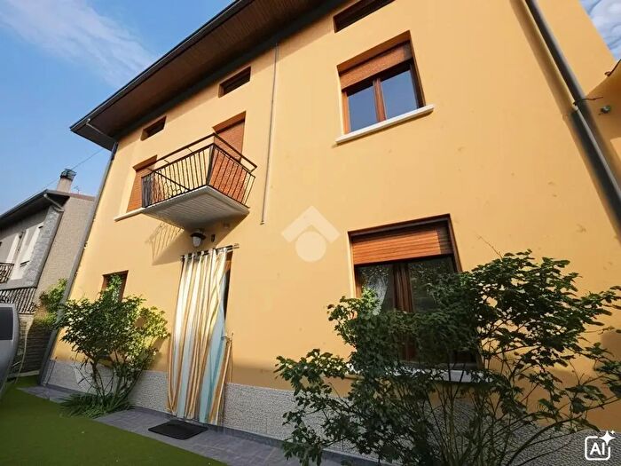 Casa quadrilocale in vendita in Via Porzano, Manerbio