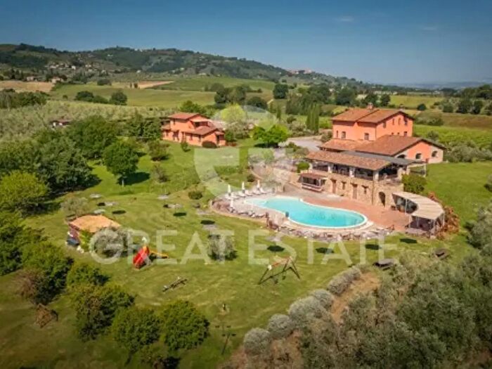 Casa con 6 locali in vendita in Via del Castello, Bevagna