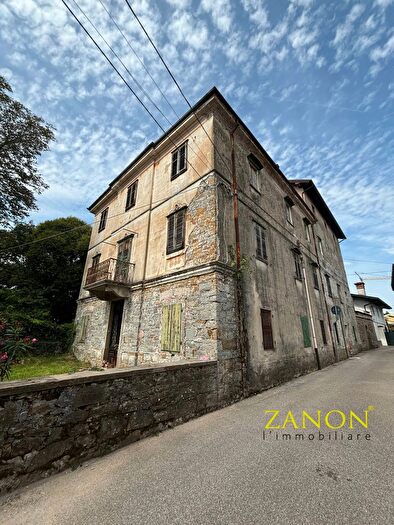 Casa con 15 locali in vendita in Via Udine, Cormons