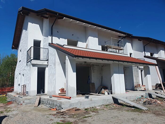 Casa quadrilocale in vendita in Via Guglielmo Marconi Taino Va Italia, Taino