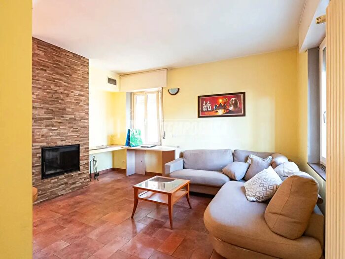 Appartamento trilocale in vendita in Via IV Novembre, Lambrugo