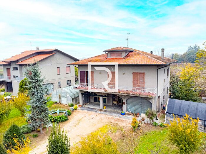 Casa con 8 locali in vendita in San Mauro Pascoli