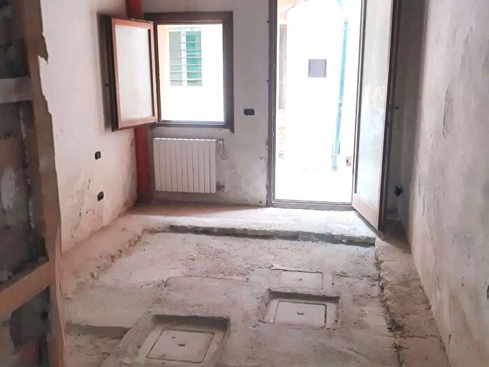 Appartamento quadrilocale in vendita in Via Garbaldi, Venezia