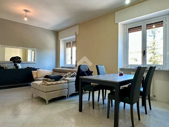 Appartamento trilocale in vendita in Via Vittorio Emanuele Orlando, Ascoli Piceno