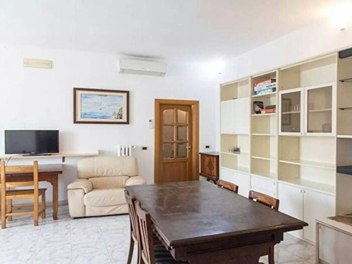 Appartamento quadrilocale in affitto in Piazza Ragusa, Villa Fiorelli, Roma