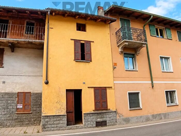 Appartamento quadrilocale in vendita in Via Tosalli, Fara Novarese