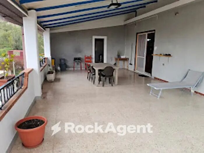 Appartamento con 5 locali in vendita in Via Pitagora, Caulonia