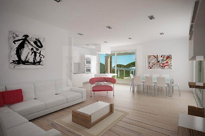 Appartamento quadrilocale in vendita in Via Carminati De Brambilla, Casatenovo