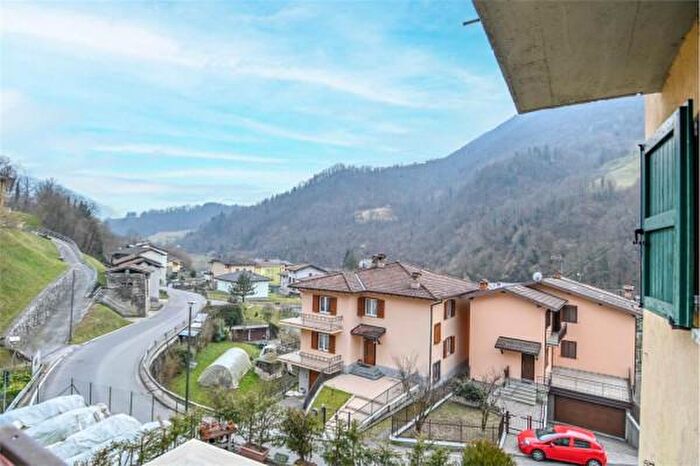 Appartamento trilocale in vendita in Via Roncaglia Entro, San Giovanni Bianco