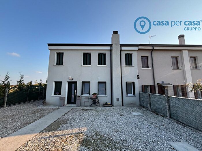 Casa quadrilocale in vendita in Crespino