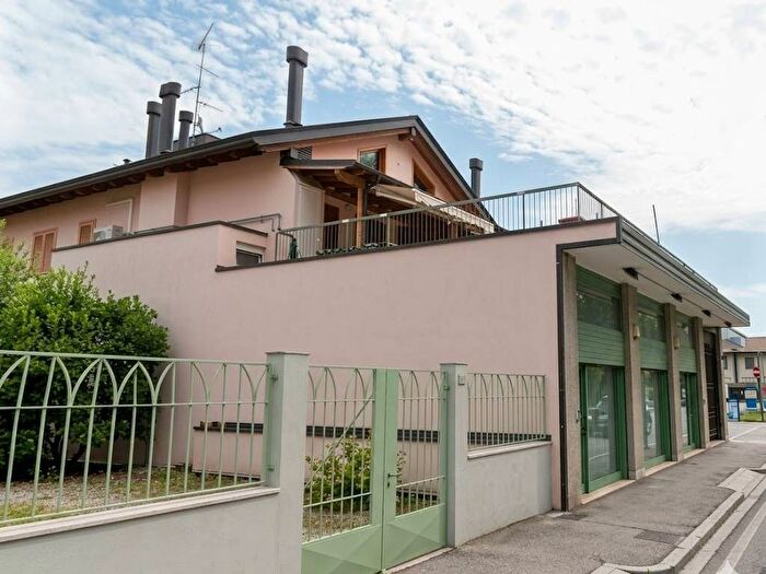 Appartamento trilocale in affitto in Via Martignacco, Palamostre, Udine
