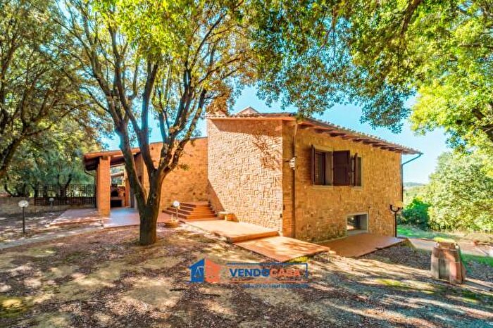 Casa con 6 locali in vendita in Via del Porcello, Gambassi Terme