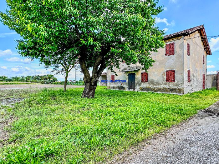 Casa con 8 locali in vendita in Via Ugo Foscolo, Abano Terme