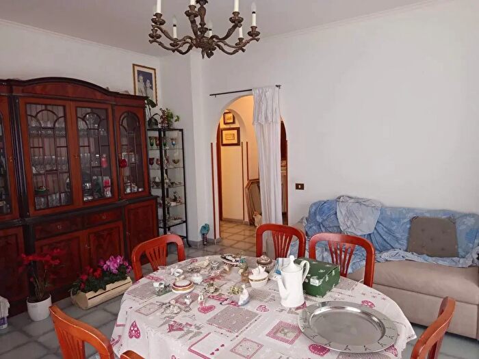 Appartamento quadrilocale in vendita in Via Condove, Roma