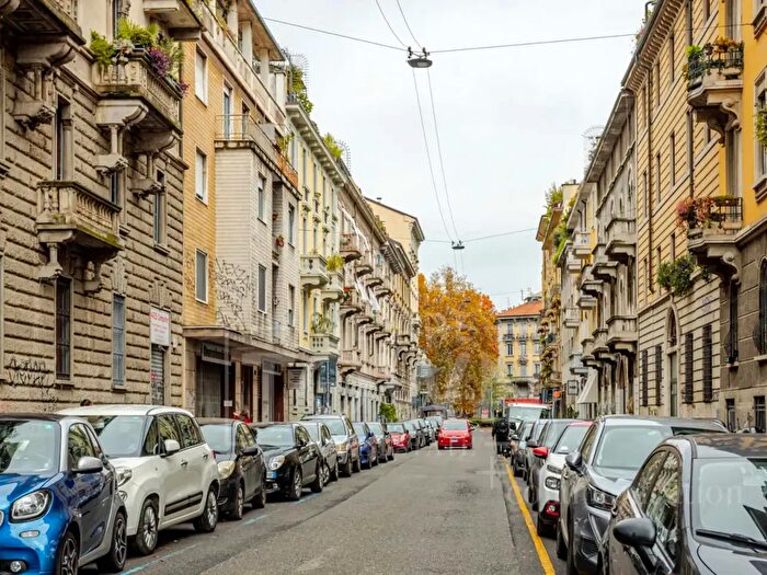 Appartamento trilocale in vendita in Via Achille Maiocchi, Milano