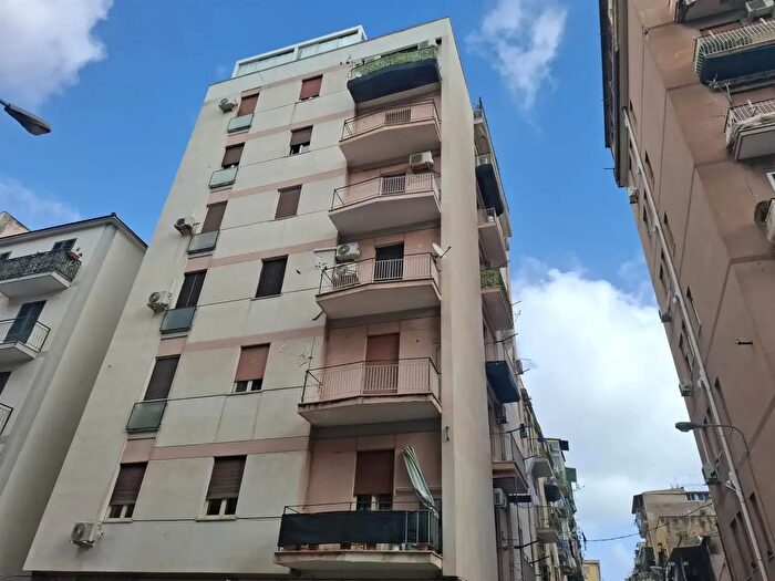 Appartamento trilocale in vendita in Via Domenico Lancia di Brolo, Palermo