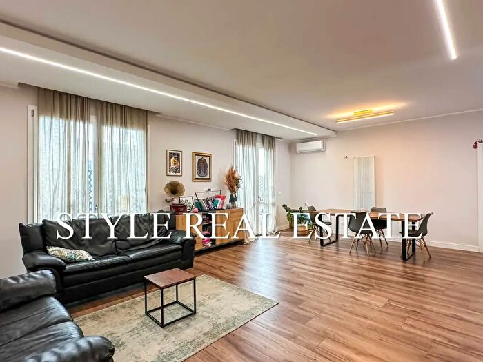 Appartamento con 5 locali in vendita in Viale Scala Greca, Siracusa