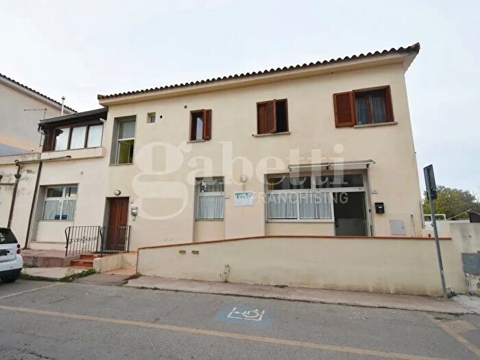 Appartamento con 5 locali in vendita in Via Molara, Olbia