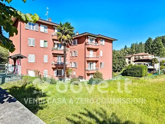 Appartamento trilocale in vendita in Via Pineta, Montegrino Valtravaglia