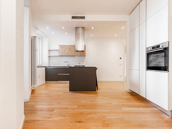 Appartamento trilocale in affitto in Via Piero della Francesca, Sempione, Milano