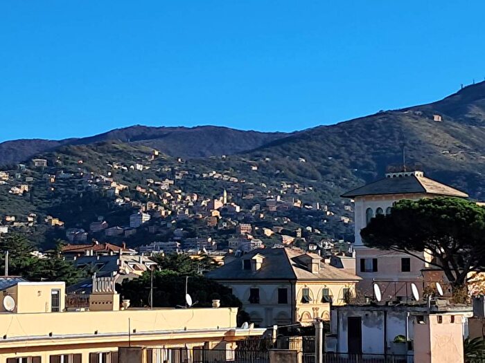 Appartamento trilocale in affitto in Via Luigi Arnaldo Vassallo, Albaro, Genova