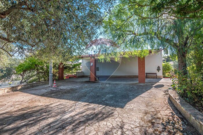 Casa bilocale in vendita in Contrada Fontana Pietra Sp II Snc, Caltagirone