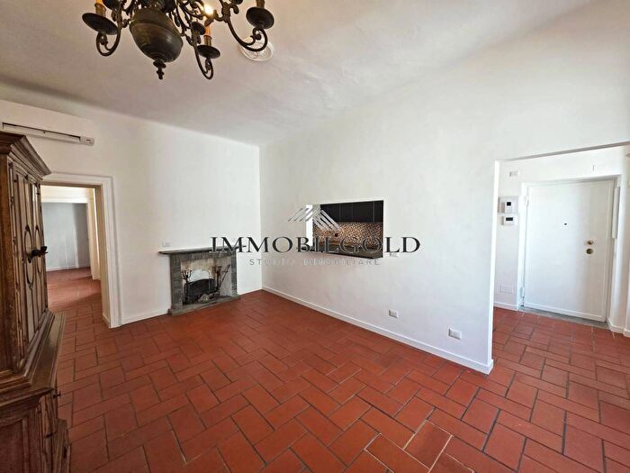 Appartamento quadrilocale in affitto in Via Amedei, Missori, Milano