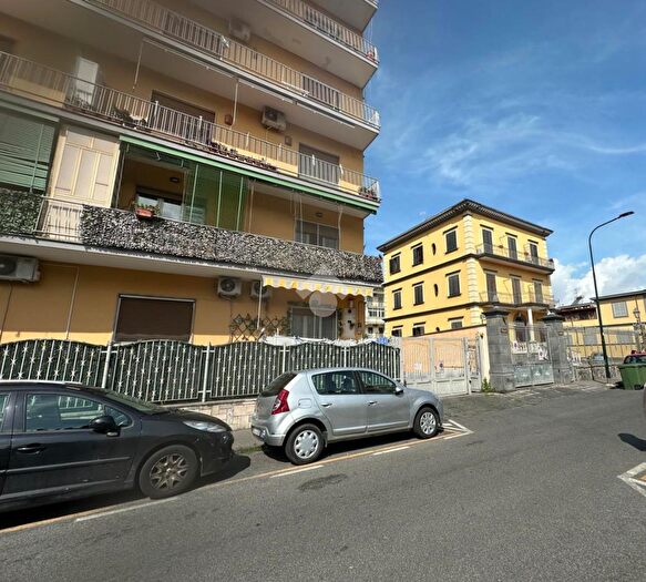 Appartamento trilocale in vendita in Via Giovanni Paladino, Portici