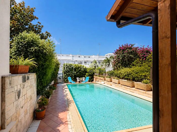 Appartamento con 6 locali in vendita in Via Fleming Alessandro, Lecce