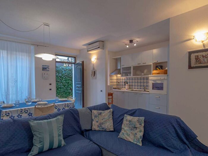 Appartamento con 5 locali in affitto in Lungomare, Viareggio