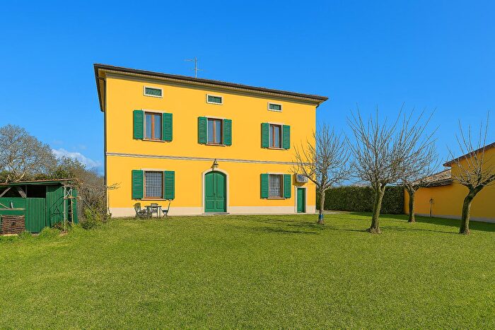 Casa con 13 locali in vendita in San Miniato