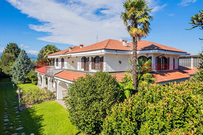 Casa con 7 locali in vendita in Via Bottega, Scalenghe