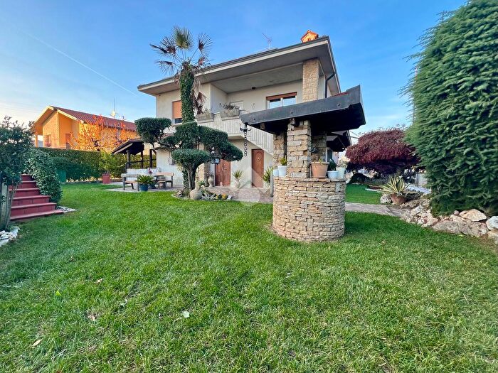 Casa quadrilocale in vendita in Via Risorgimento, Bonate Sopra