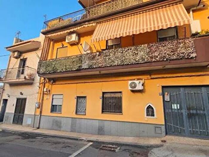 Appartamento trilocale in affitto in Via Ammiraglio Caracciolo, Centro, Misterbianco