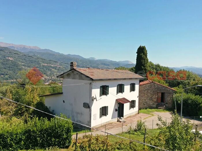 Casa quadrilocale in vendita in Località Ca di Matteo, Molazzana