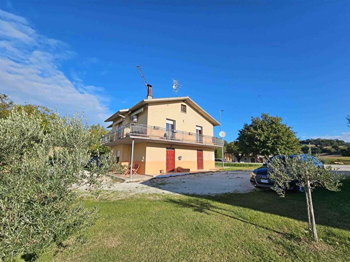 Casa con 5 locali in vendita in San Severino Marche