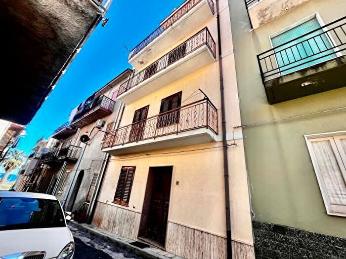 Casa con 6 locali in vendita in Via Vittorio Veneto, Acquedolci