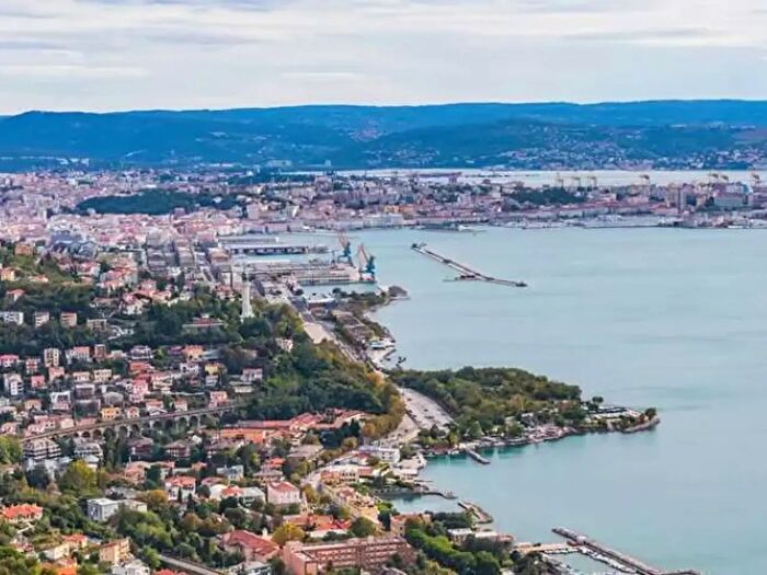 Appartamento quadrilocale in vendita in Trieste