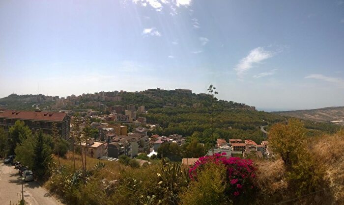 Appartamento con 5 locali in vendita in Via Matteo Cimarra, Agrigento