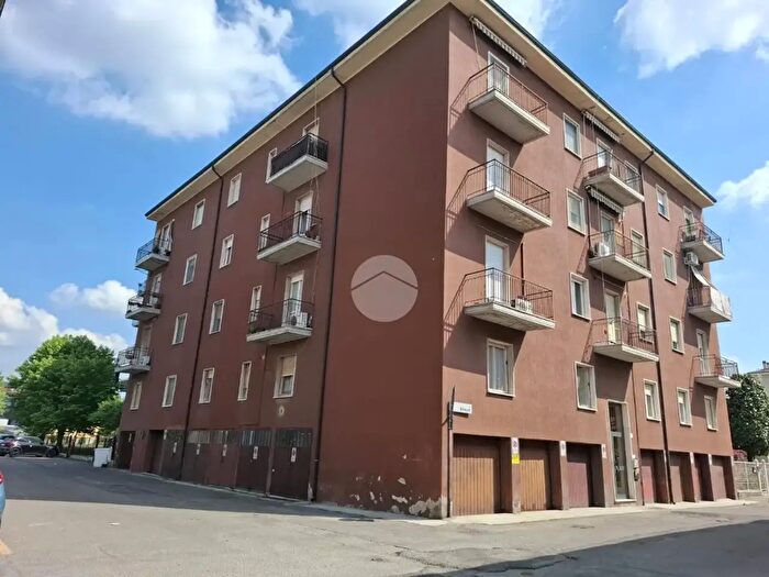 Appartamento quadrilocale in vendita in Via Enaudi, Voghera