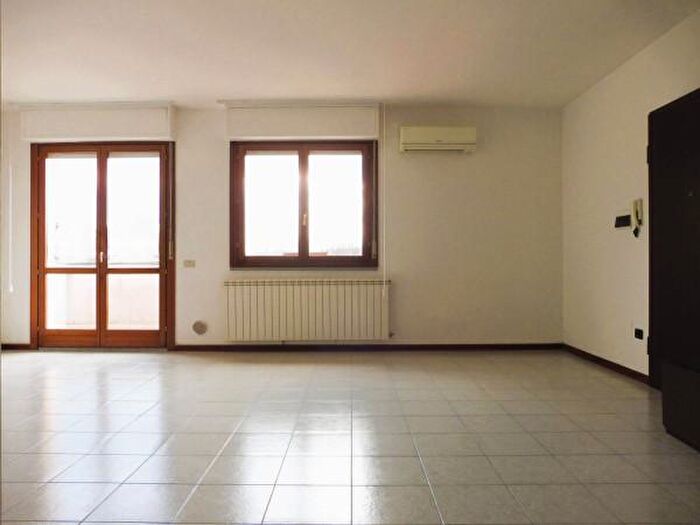 Appartamento quadrilocale in vendita in Piazza Gulielmo Marconi, Capraia E Limite