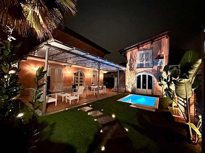 Casa con 5 locali in affitto in Via Ammiraglio Morin a, Forte Dei Marmi