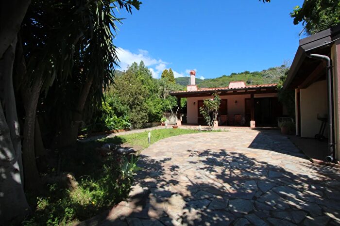 Appartamento con 5 locali in vendita in Tipoldo, Messina