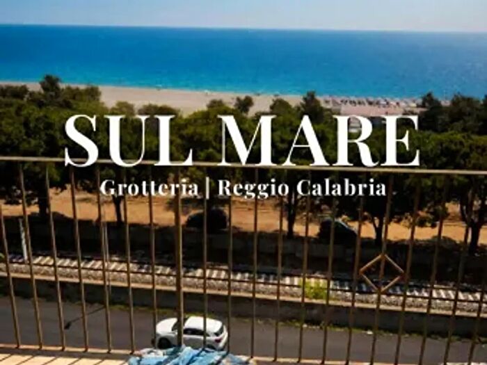 Appartamento trilocale in vendita in Via Grotteria Mare, Grotteria