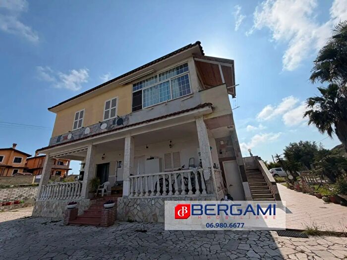 Appartamento trilocale in vendita in Via dell'Armellino, Anzio