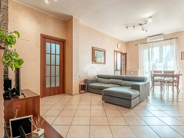 Appartamento trilocale in vendita in Via Bardonecchia, Collegno