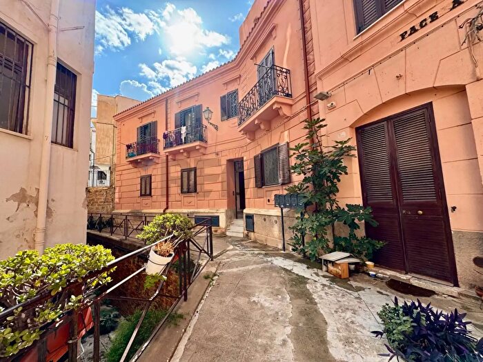Appartamento con 5 locali in vendita in Palermo