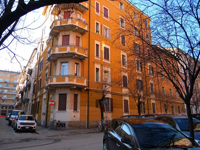 Appartamento trilocale in affitto in Via della Secchia, Saffi, Bologna